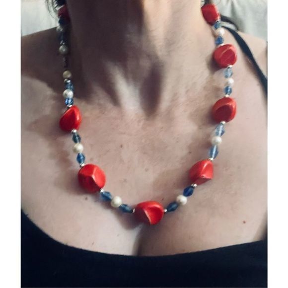 Pretty RED WHITE AND BLUE BEAD HAND CRAFTED NECKLACE - Picture 1 of 7